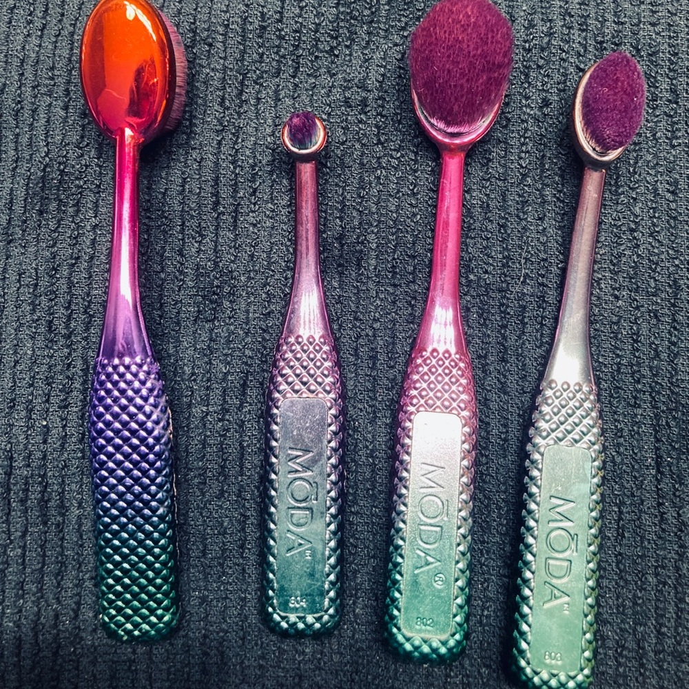 Set of 4 MODĀ contour brushes